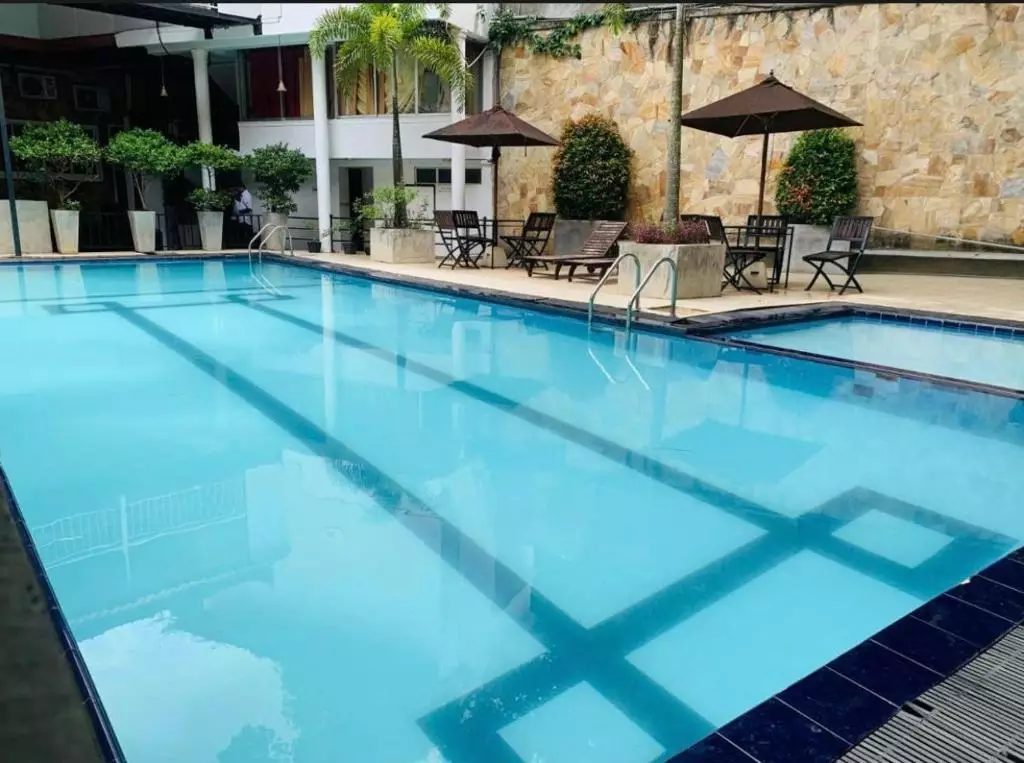 استخر هتل گانگاادارا کندی